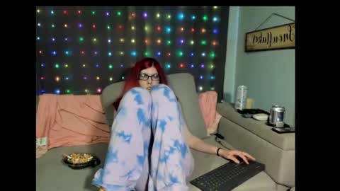 roxihazeleyes online show from February 2025 11:48:02 PM