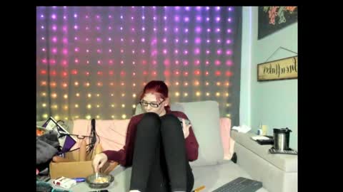 roxihazeleyes online show from February 2025 03:52:02 AM