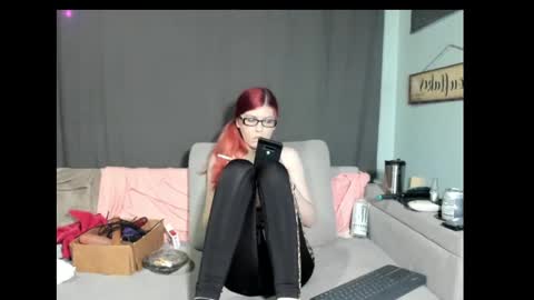 roxihazeleyes online show from March 2025 06:37:02 AM