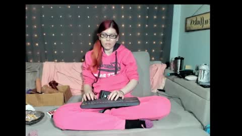 roxihazeleyes online show from March 2025 03:48:01 PM