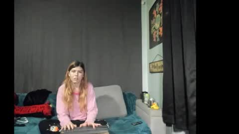 roxihazeleyes online show from November 2025 06:13:01 AM