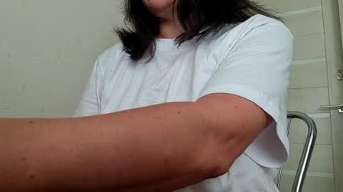 Snapshot of roxolanaa_sexy chatting on August 2026 05:33:02 AM ROXOLANAA SEXY online show from August 2026 05:33:02 AM