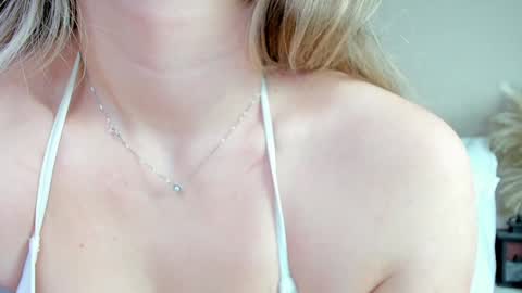 Snapshot of roxxana227 chatting on March 2025 07:32:02 PM Rox online show from March 2025 07:32:02 PM