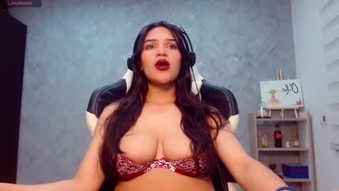 Snapshot of roxxi_2110 chatting on December 2025 02:17:02 AM roxxi_2110 online show from December 2025 02:17:02 AM