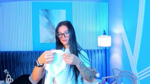 Roxy hell online show from November 2025 12:07:01 PM