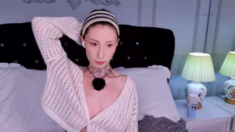Snapshot of roxy_morrison_x chatting on May 2026 03:35:02 AM roxanne online show from May 2026 03:35:02 AM