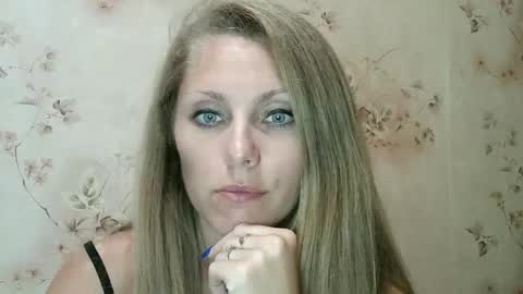 Snapshot of roxyfox18x01 chatting on September 2025 07:47:01 PM roxyfox18x01 online show from September 2025 07:47:01 PM