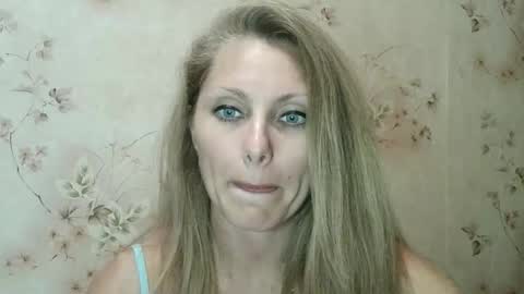 Snapshot of roxyfox18x01 chatting on September 2025 07:26:01 PM roxyfox18x01 online show from September 2025 07:26:01 PM