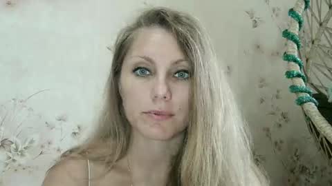 Snapshot of roxyfox18x01 chatting on October 2025 07:40:02 AM roxyfox18x01 online show from October 2025 07:40:02 AM