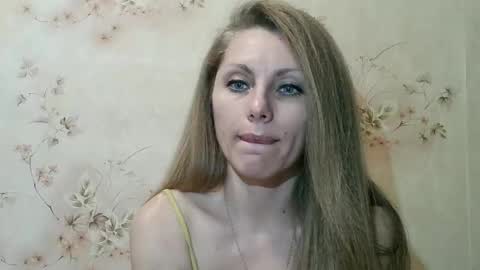 Snapshot of roxyfox18x01 chatting on January 2026 09:02:02 PM roxyfox18x01 online show from January 2026 09:02:02 PM