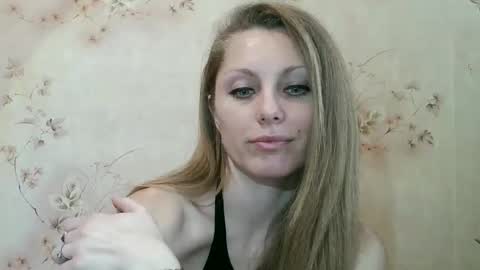 Snapshot of roxyfox18x01 chatting on February 2026 06:51:02 AM roxyfox18x01 online show from February 2026 06:51:02 AM