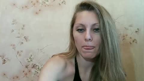 Snapshot of roxyfox18x01 chatting on February 2026 10:09:02 AM roxyfox18x01 online show from February 2026 10:09:02 AM