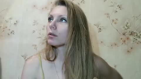 Snapshot of roxyfox18x01 chatting on February 2026 08:05:02 PM roxyfox18x01 online show from February 2026 08:05:02 PM