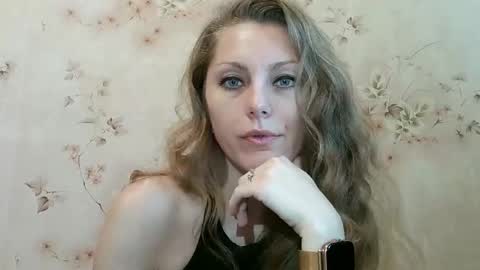 Snapshot of roxyfox18x01 chatting on February 2026 06:13:01 AM roxyfox18x01 online show from February 2026 06:13:01 AM