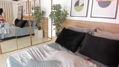    online show from November 2025 08:10:01 PM