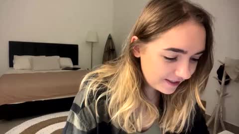 Roxy online show from March 2026 09:07:02 PM