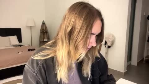 Roxy online show from March 2026 08:13:01 PM