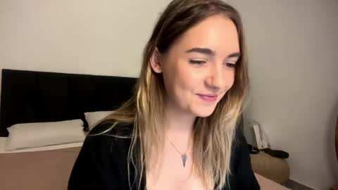 Roxy online show from April 2026 01:36:02 PM