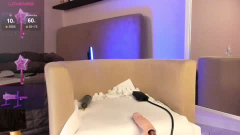 AnikaIm so hot that Ive already burned myself do you want me to set you on fire too  online show from January 2025 01:10:02 PM