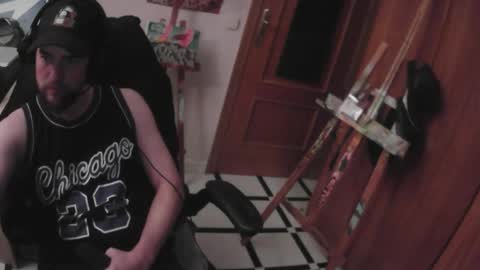 royer04 online show from November 2025 08:08:02 PM