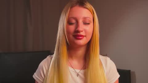 Mila online show from October 2025 03:13:01 PM