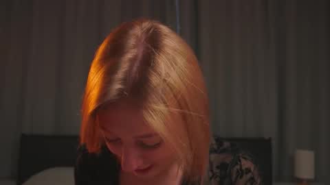 Mila online show from November 2025 04:12:02 AM