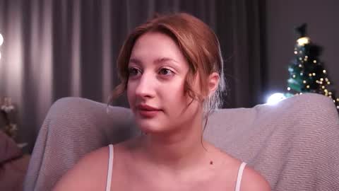 Mila online show from December 2025 05:10:02 PM