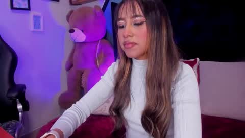 rue_zue online show from November 2025 12:38:02 PM