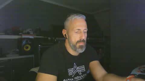 Snapshot of ruffi77 chatting on January 2025 04:55:01 PM Chico que rico Caliente online show from January 2025 04:55:01 PM