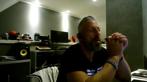 Snapshot of ruffi77 chatting on February 2025 04:10:02 PM Chico que rico Caliente online show from February 2025 04:10:02 PM