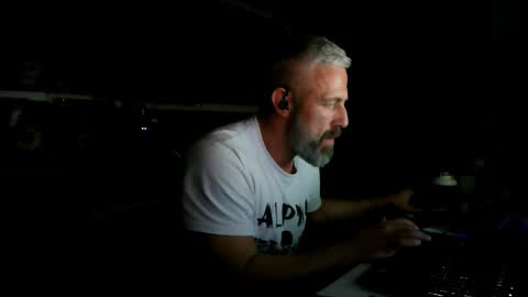 Chico que rico Caliente online show from January 2026 01:42:01 AM