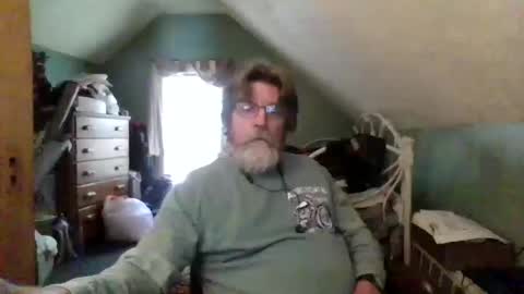 Snapshot of runningaround60 chatting on October 2025 06:18:02 PM runningaround60 online show from October 2025 06:18:02 PM