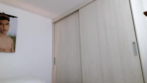  R U S S E L L  online show from November 2025 11:54:01 AM