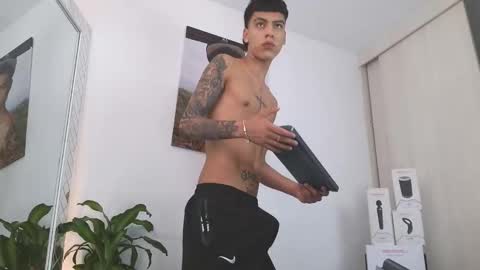  R U S S E L L  online show from February 2026 10:28:01 PM