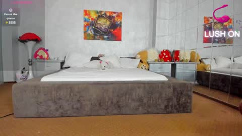 Ava online show from February 2025 07:49:01 PM