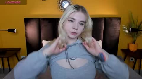 Snapshot of ruthbryant chatting on November 2025 12:43:02 AM ruthbryant online show from November 2025 12:43:02 AM