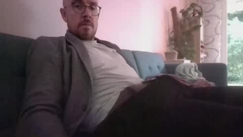 s_i_q online show from September 2025 07:34:01 AM