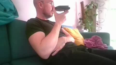 s_i_q online show from October 2025 01:03:02 PM