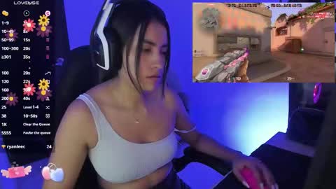 Angie  online show from November 2025 06:07:01 PM