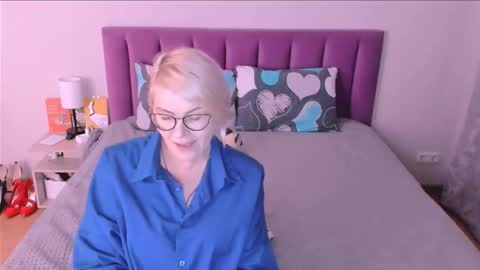 Sabrina MacMarren online show from October 2025 02:40:01 PM