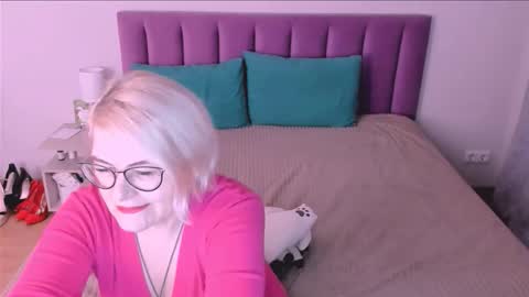 Sabrina MacMarren online show from November 2025 02:52:02 PM