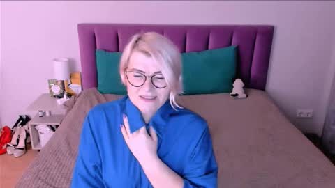 Sabrina MacMarren online show from November 2025 03:35:01 PM