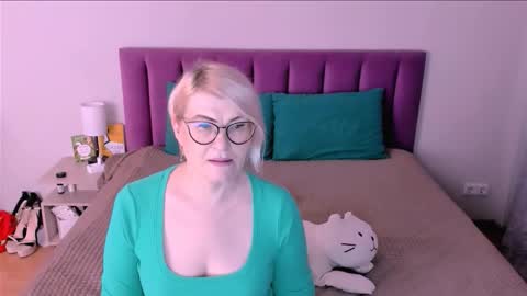 Sabrina MacMarren online show from November 2025 12:58:02 PM