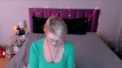 Sabrina MacMarren online show from December 2025 02:46:01 PM