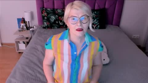 Sabrina MacMarren online show from January 2026 02:22:02 PM