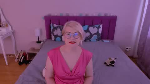 Sabrina MacMarren online show from February 2026 09:04:02 AM