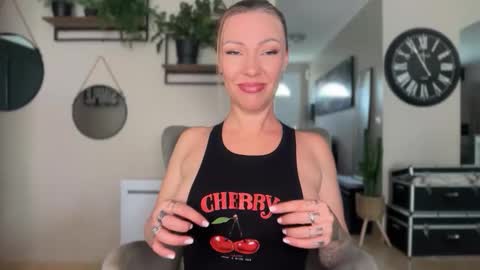 Snapshot of sacha__xx chatting on April 2026 10:54:02 AM sacha__xx online show from April 2026 10:54:02 AM