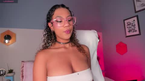 Sophie online show from December 2025 05:05:01 AM