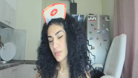 Snapshot of safari_xx chatting on November 2025 10:31:01 AM Queen online show from November 2025 10:31:01 AM