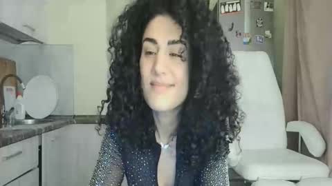 Snapshot of safari_xx chatting on November 2025 11:11:01 AM Queen online show from November 2025 11:11:01 AM